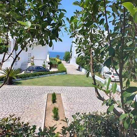 Villa Seafront Christina Kanatadhika